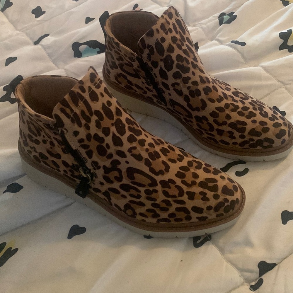 Dr. Scholl’s cheetah shoes
